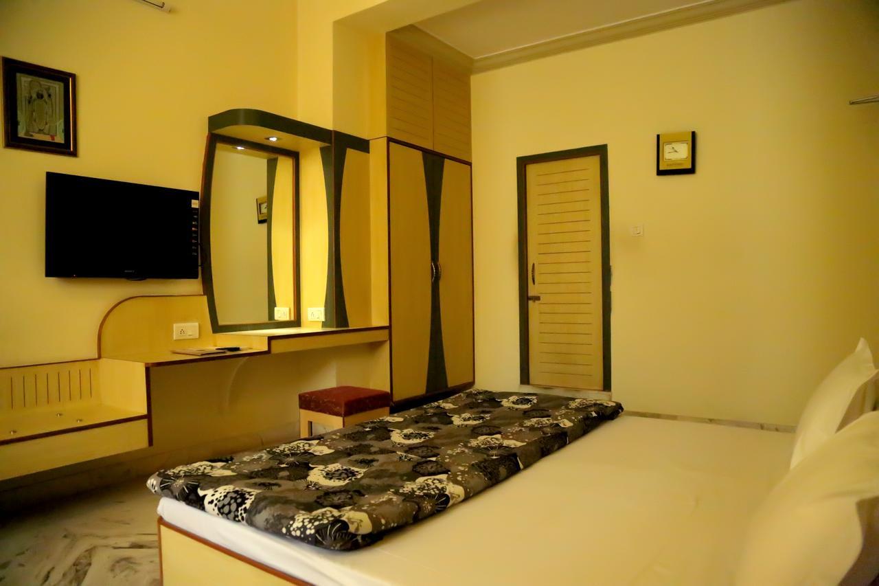 Hotel Vrinda Nāthdwāra Екстериор снимка